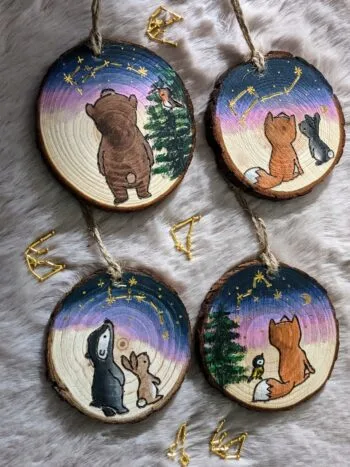 Rondin de Bois Décoratif – Collection "Animaux de la Forêt & Constellations"